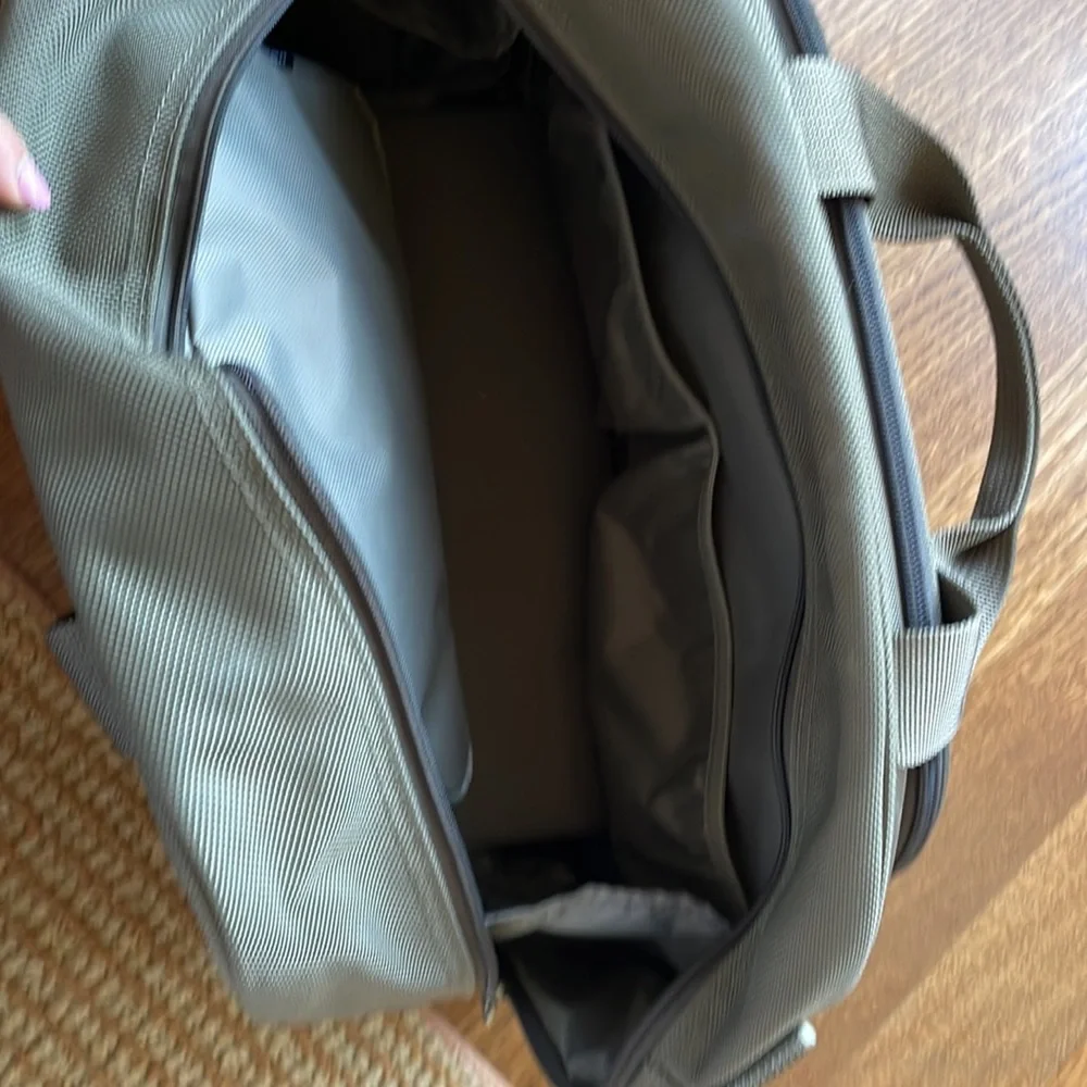 Briggs and Riley Bag - Picture 4 of 5